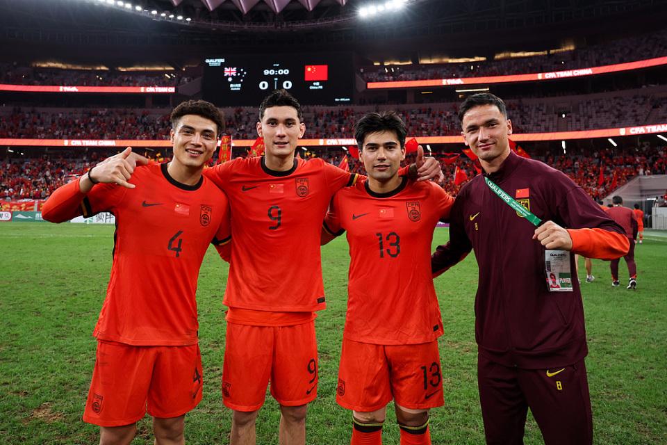 看台的球迷, 控制情绪 看台的球迷, 控制情绪